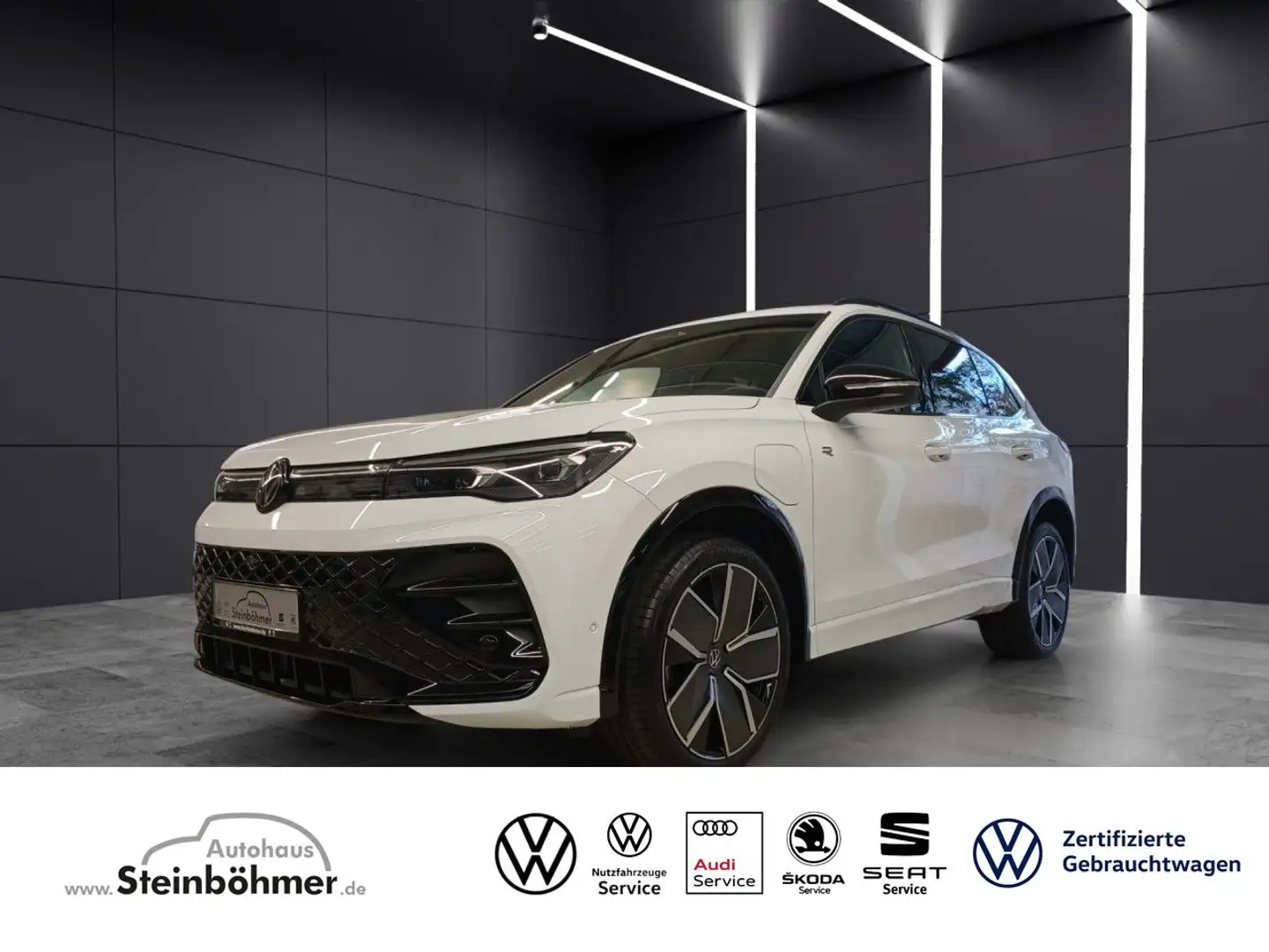 Volkswagen Tiguan R-Line 1.5eHybrid 272PS Pano BlackStyle AHK Weiß - 1