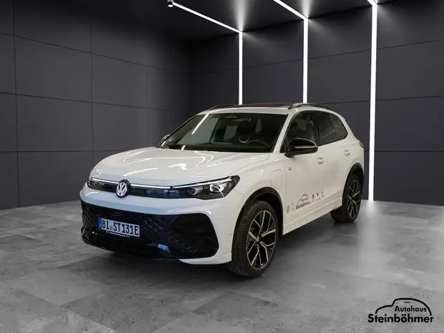 Volkswagen Tiguan view 2