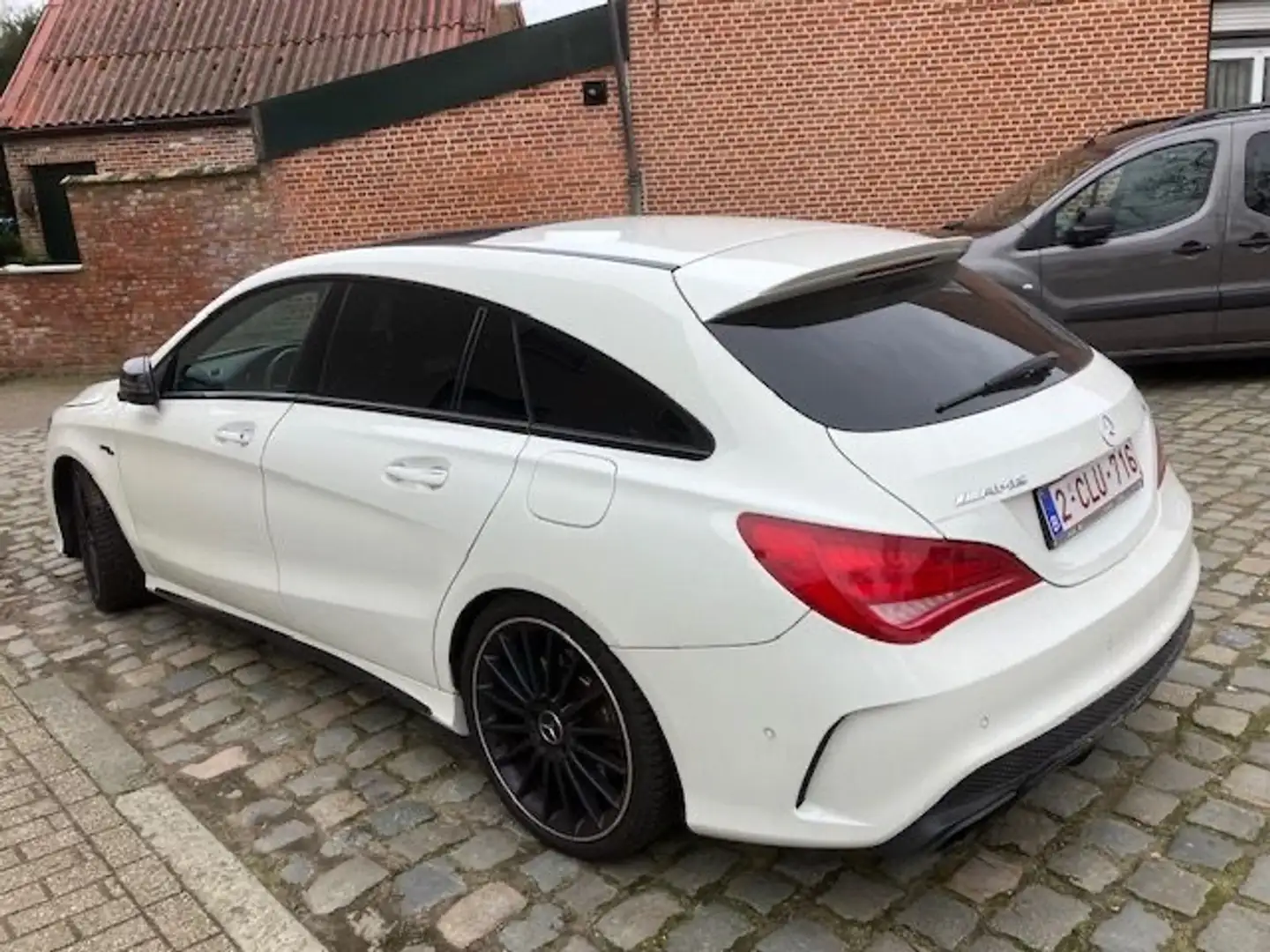 Mercedes-Benz CLA 45 AMG shooting break Wit - 2