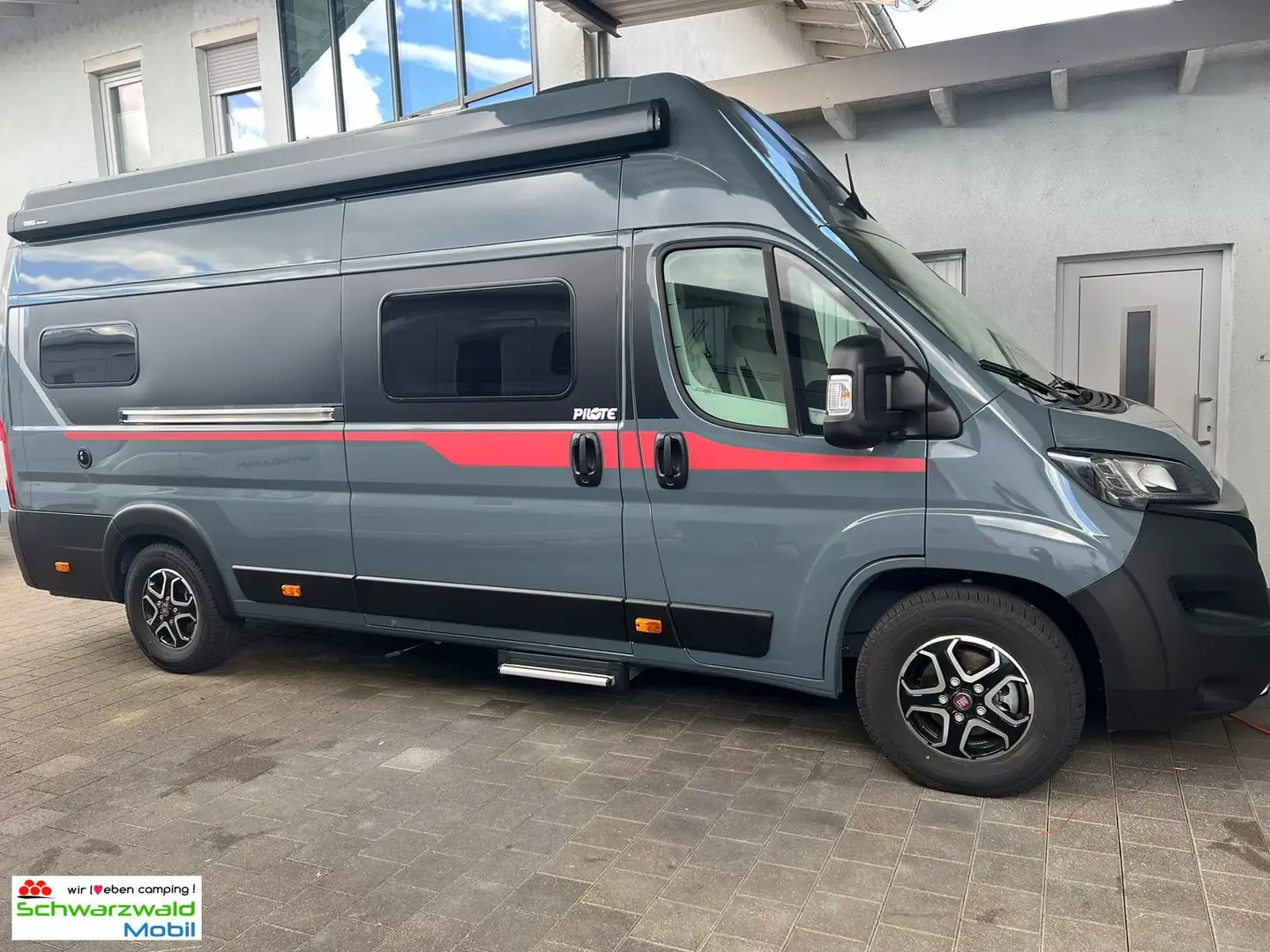 Pilote V633M X-Edition AKTIONSPREIS CARAVANING TAGE! Grau - 1