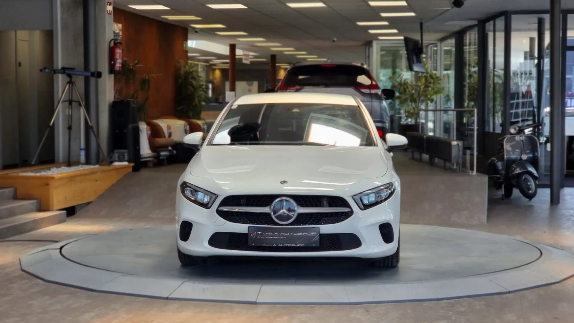 Mercedes-Benz A 180 d Aut. *Kamera*Navi*17Zoll*LED* Weiß - 2