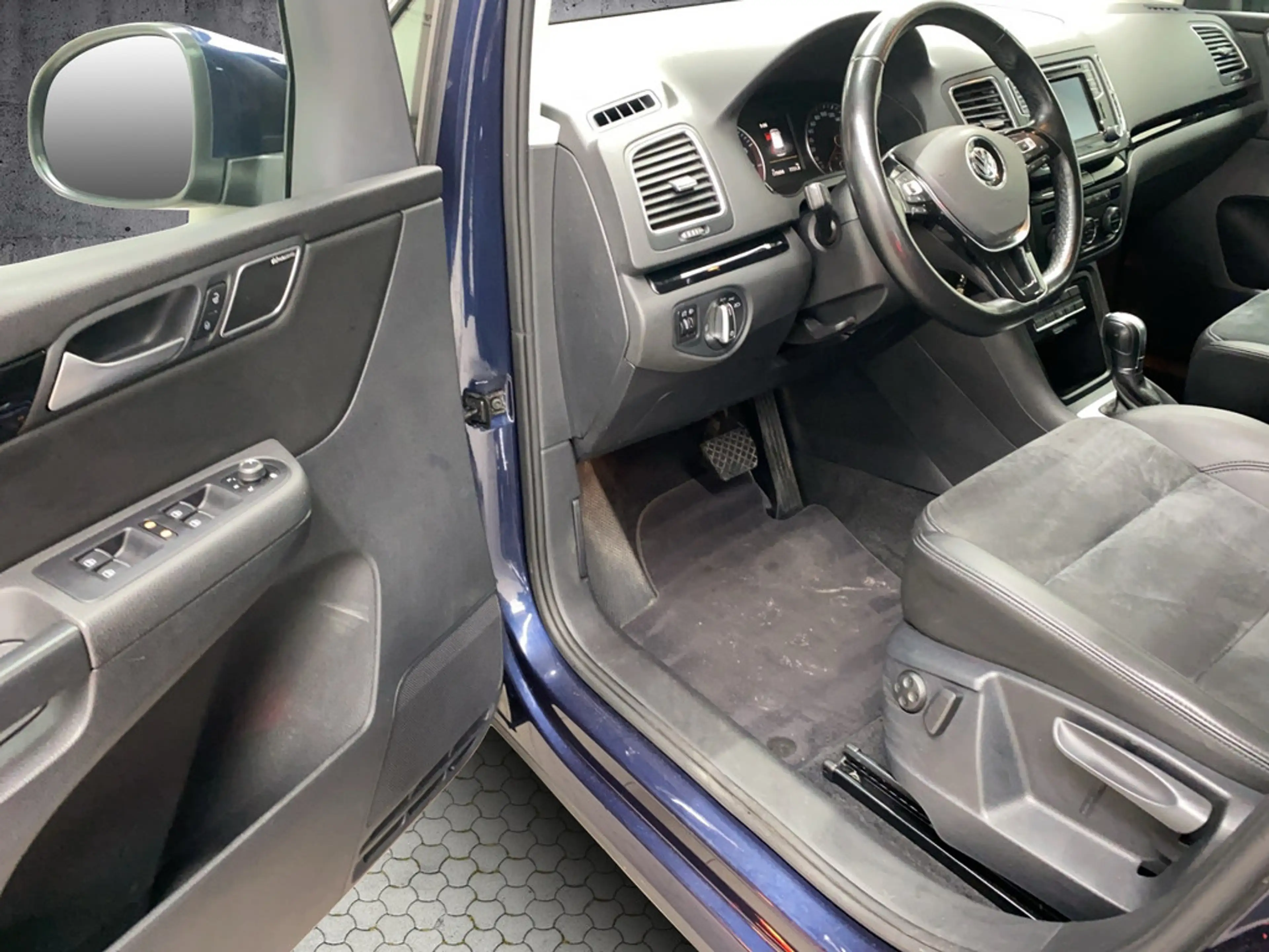 Volkswagen Sharan 2.0 TSI Highline DSG 7-Sitzer+Leder+AHK — photo 13
