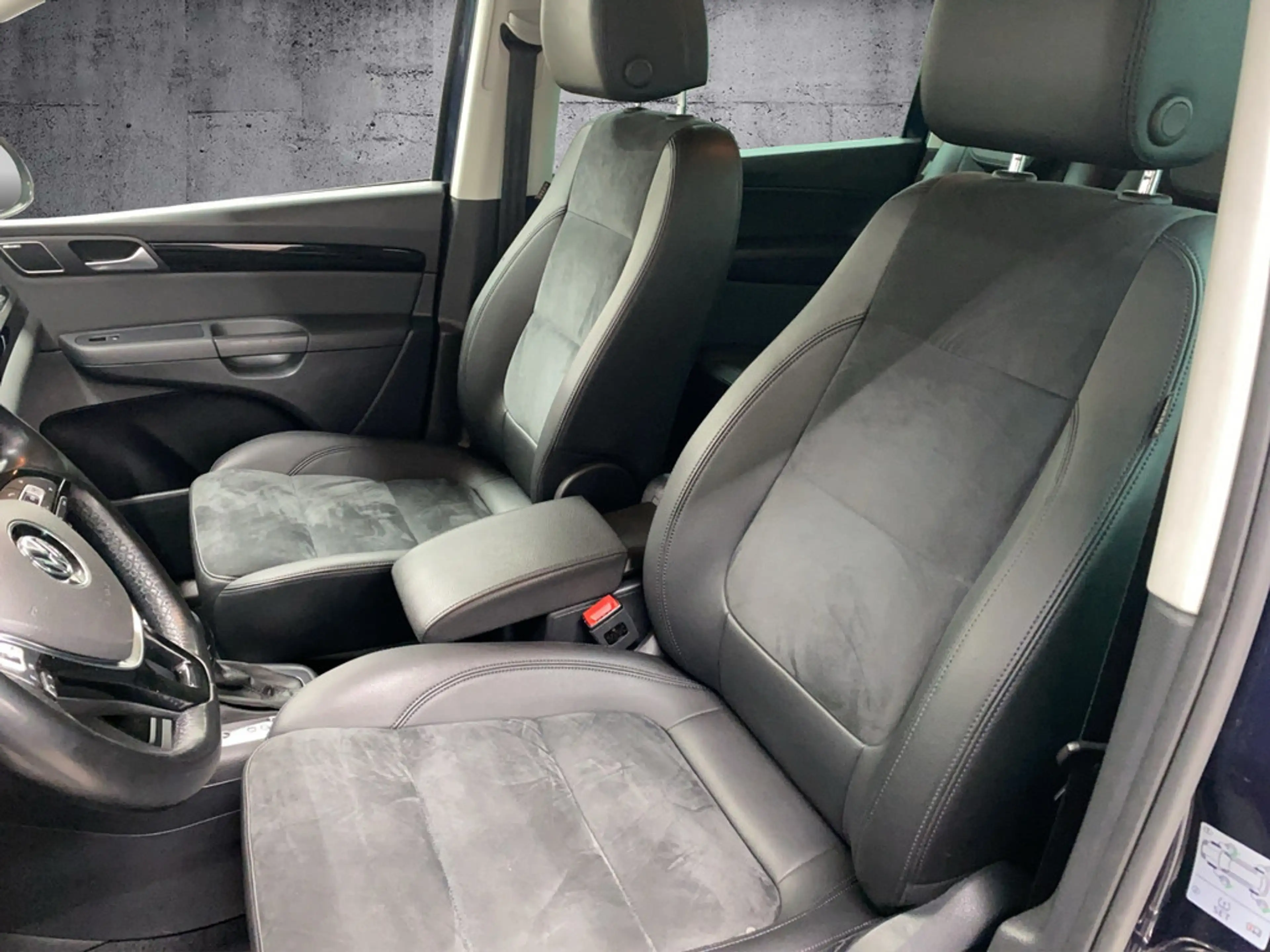 Volkswagen Sharan 2.0 TSI Highline DSG 7-Sitzer+Leder+AHK — photo 9