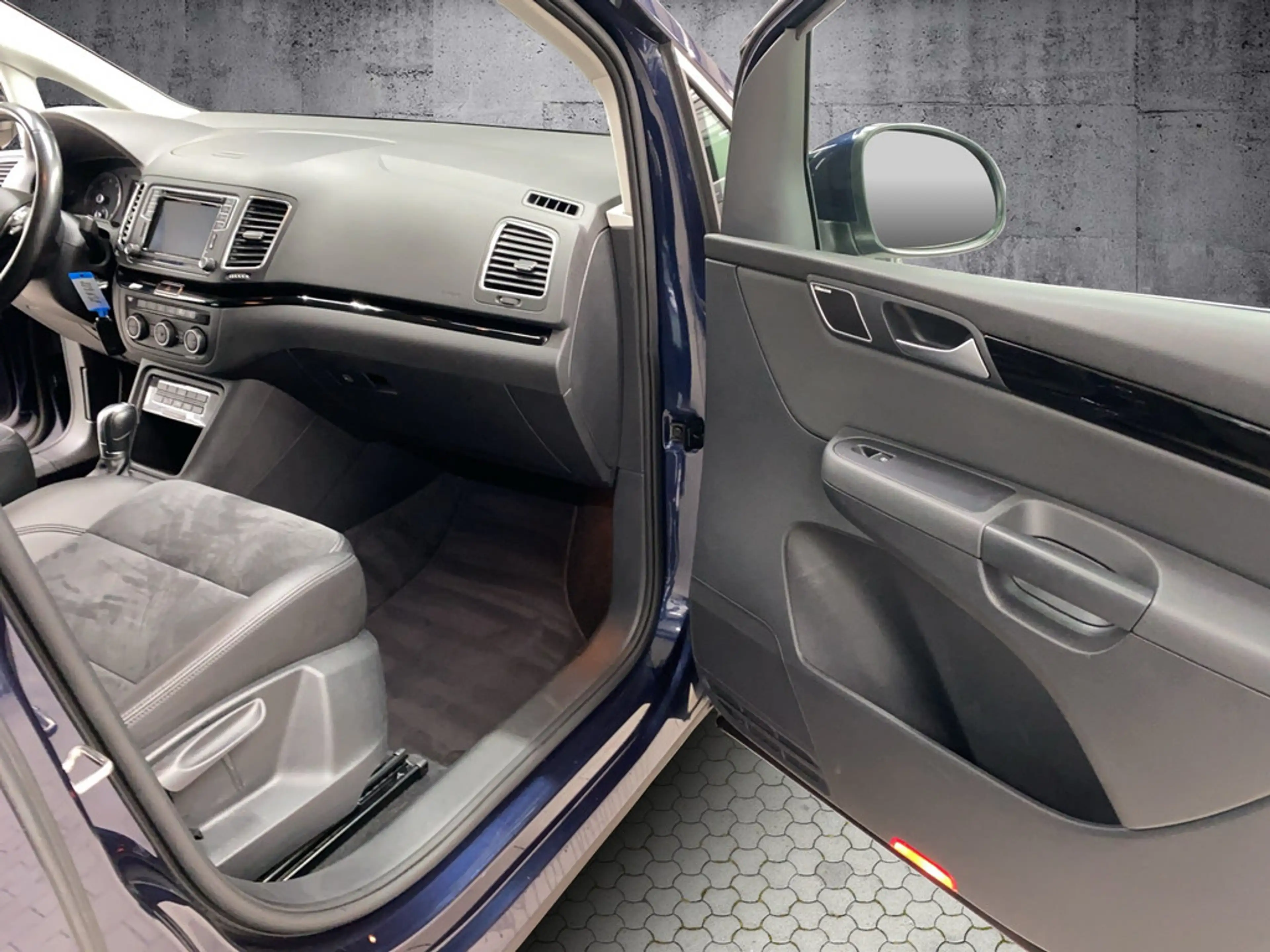 Volkswagen Sharan 2.0 TSI Highline DSG 7-Sitzer+Leder+AHK — photo 14
