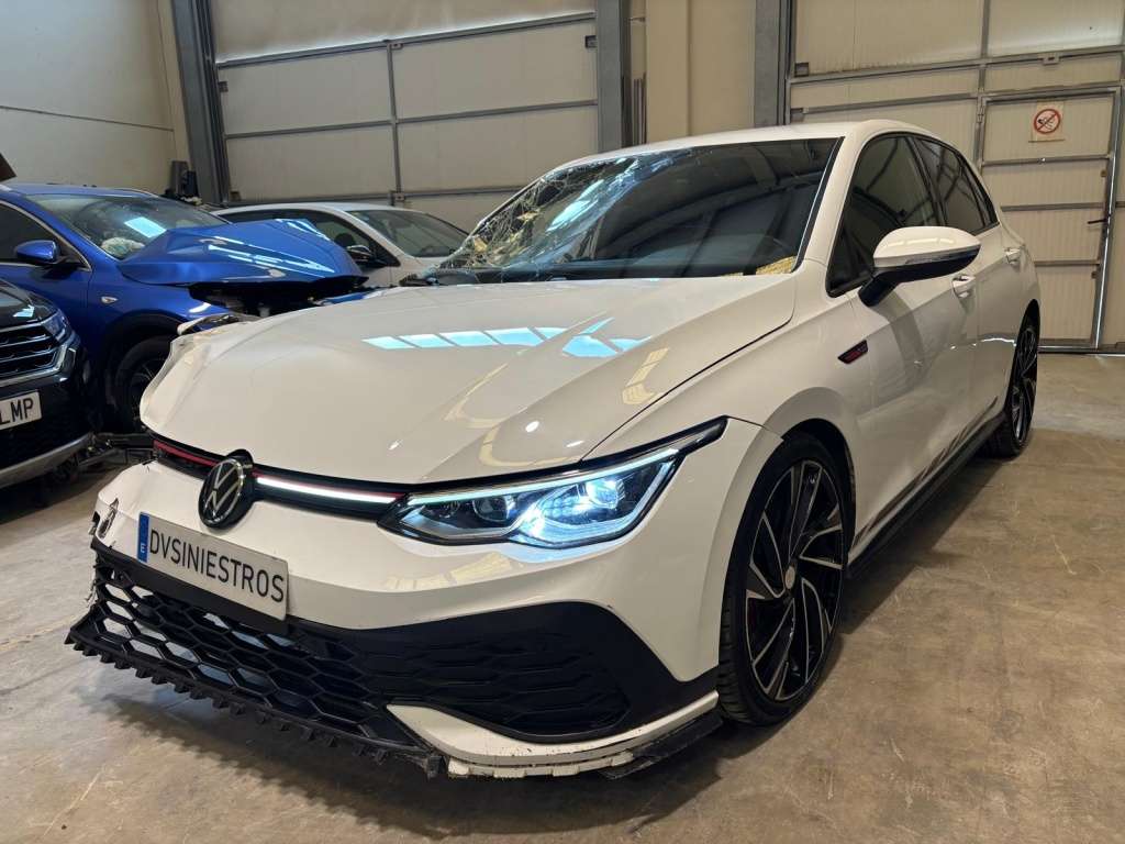 Volkswagen Golf Pequeño Automático de 5 Puertas - foto 1
