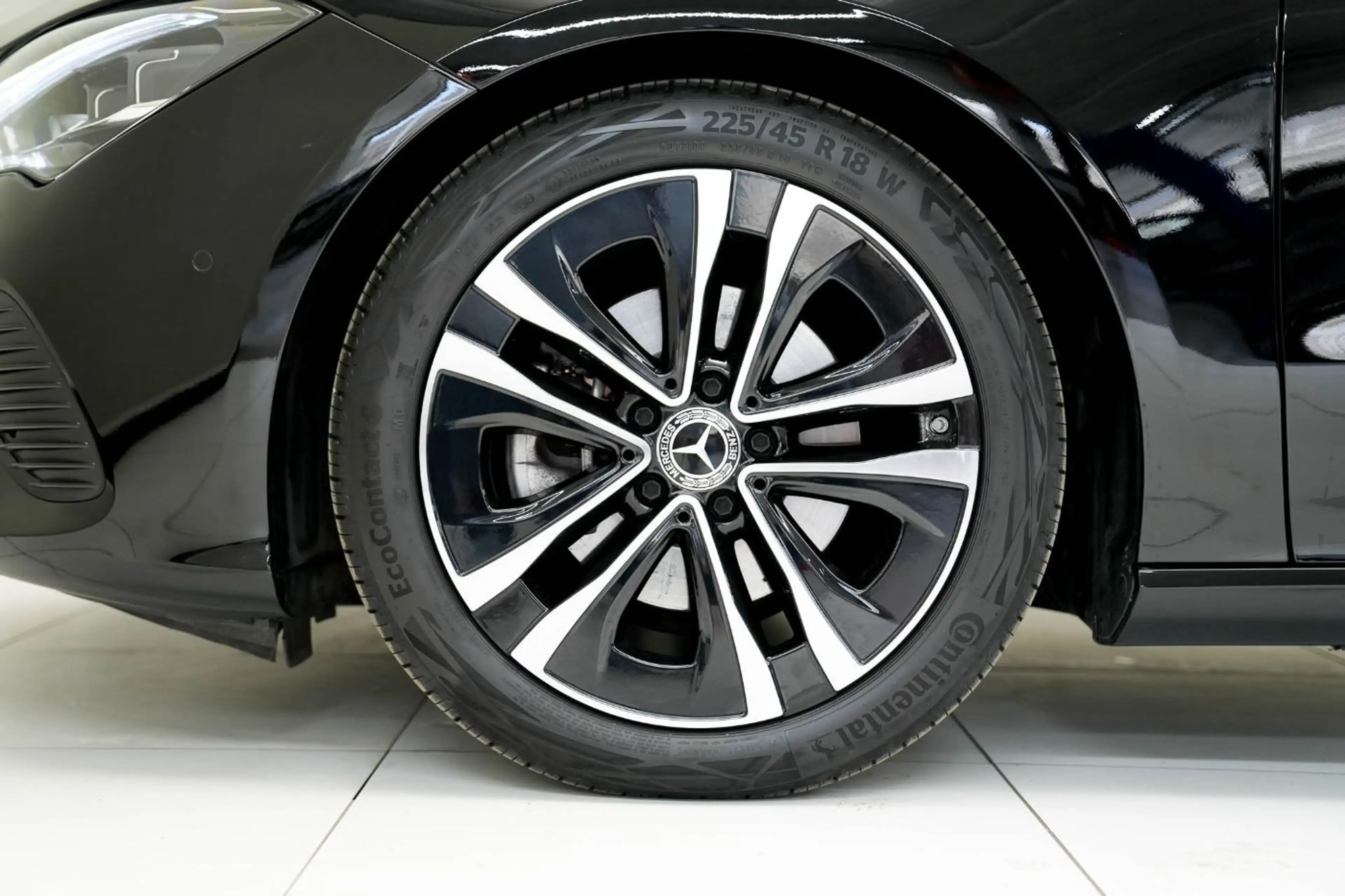 Mercedes-Benz CLA 180 d Coupé W-Paket KAM SpurH FLA — photo 4