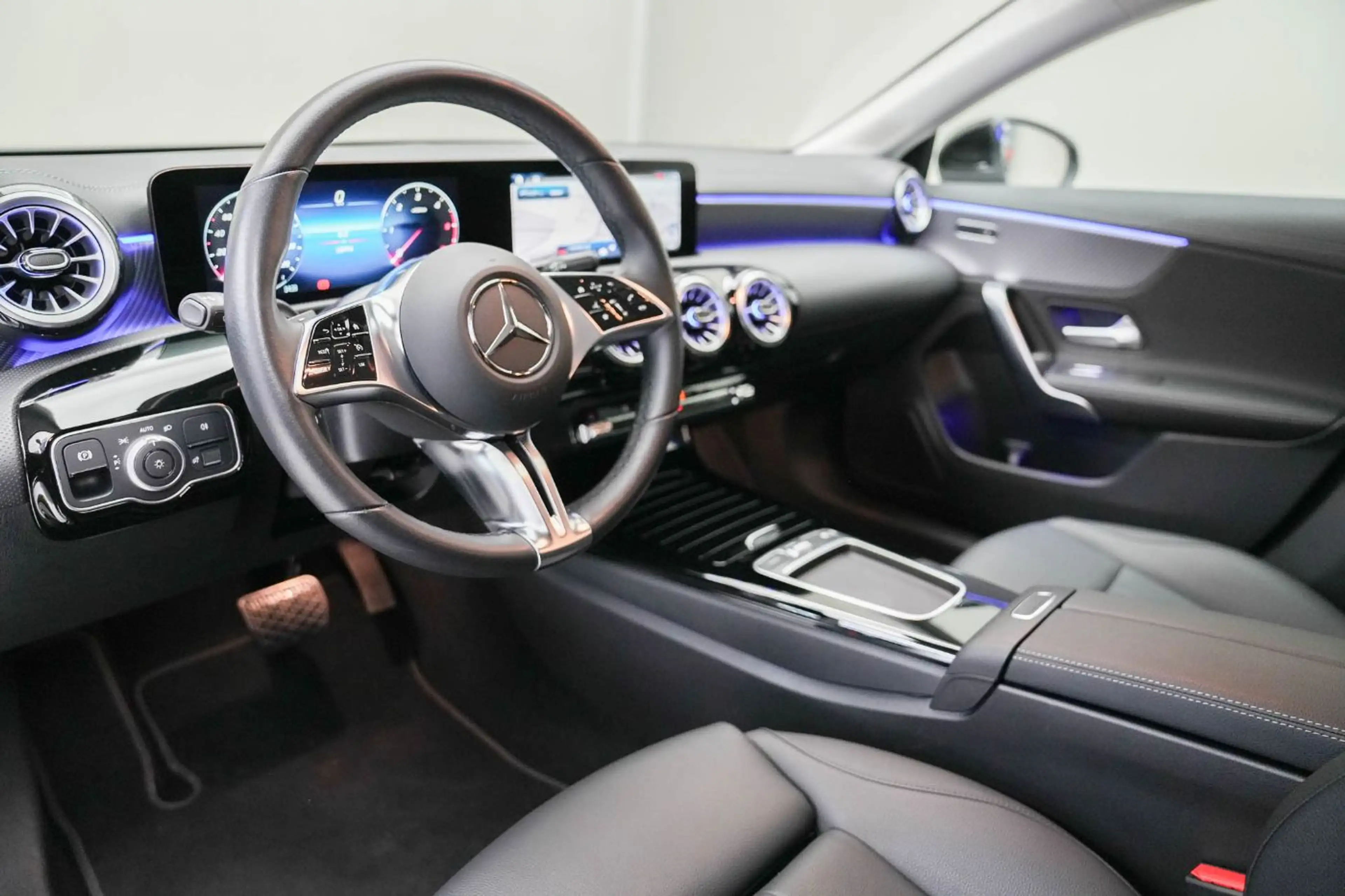 Mercedes-Benz CLA 180 d Coupé W-Paket KAM SpurH FLA — photo 6