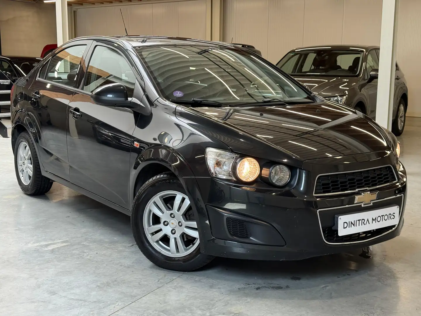 Chevrolet Aveo Aveo 1.2 LT Zwart - 1