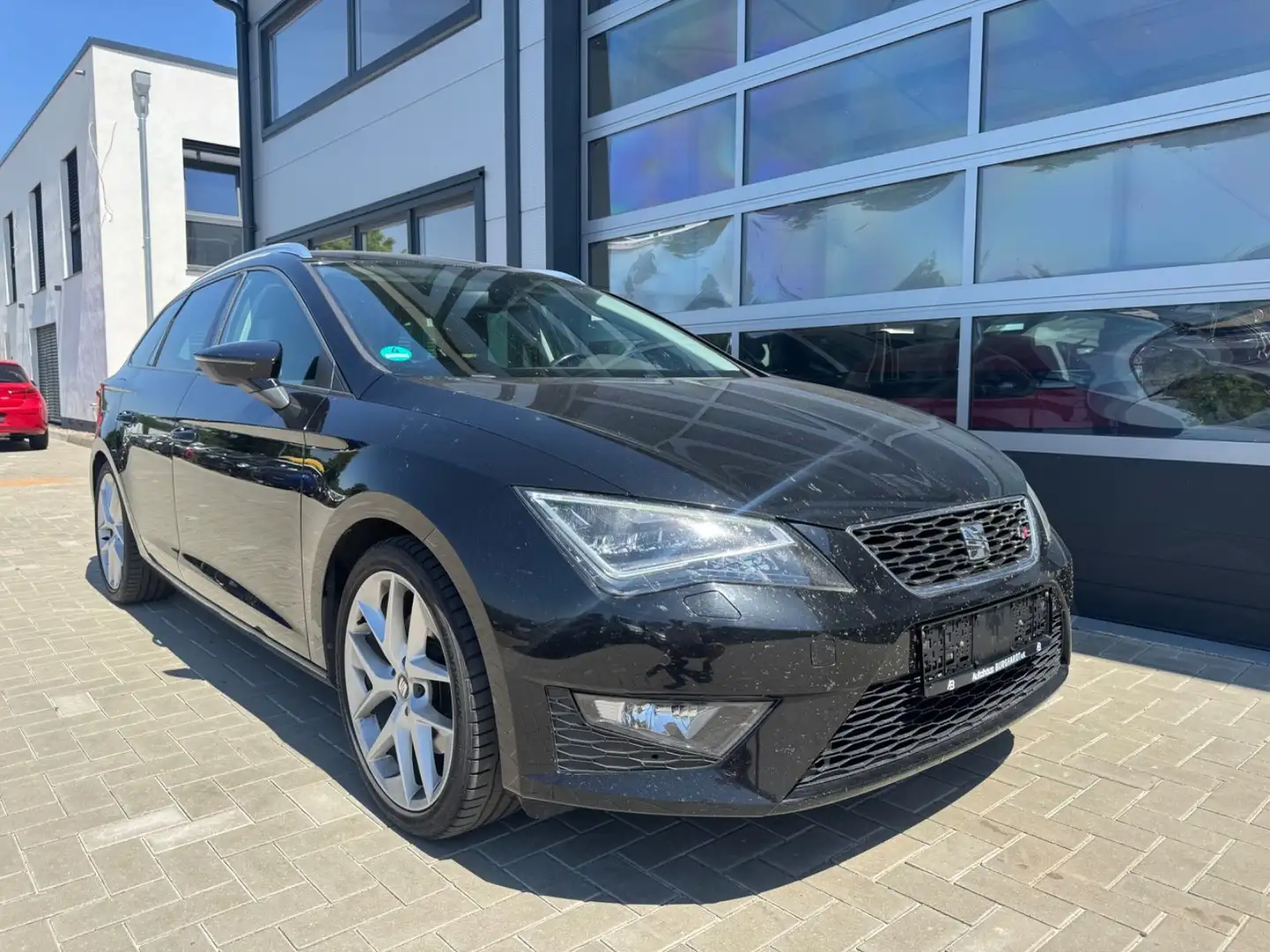 SEAT Leon ST FR 2.0TDI LED NAVI 135KW Schwarz - 1