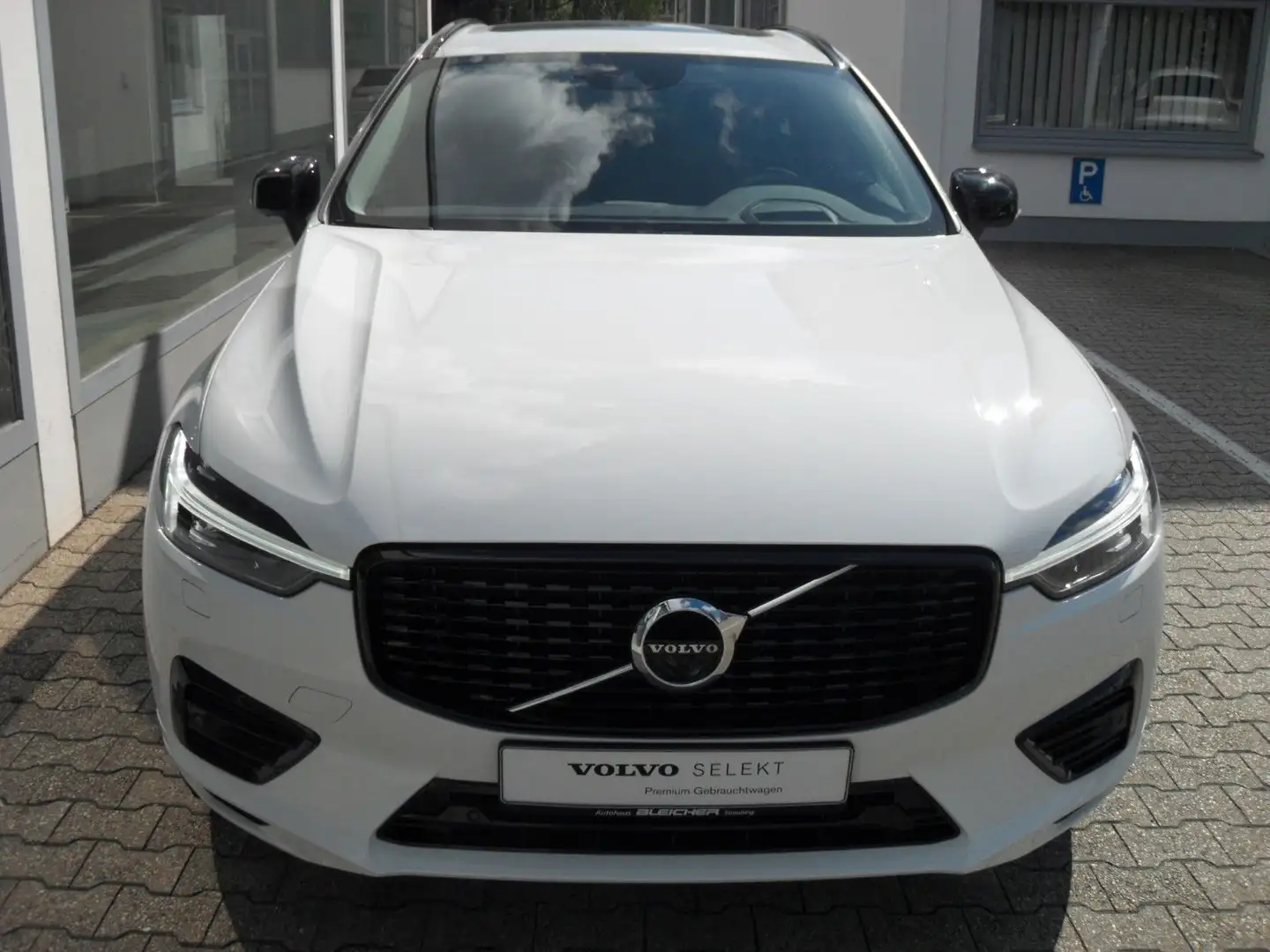 Volvo XC60 T6 R Design Recharge Plug-In Hybrid AWD Wit - 2