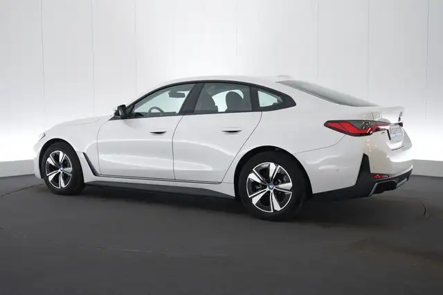 BMW i4 eDrive40 Business LEDER/CUIR LED GPS PDC 360°CAM V