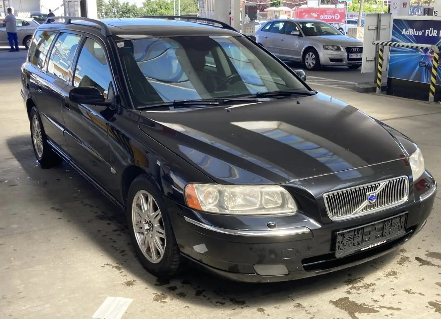 Volvo V70 D5 Momentum Geartronic Schwarz - 2