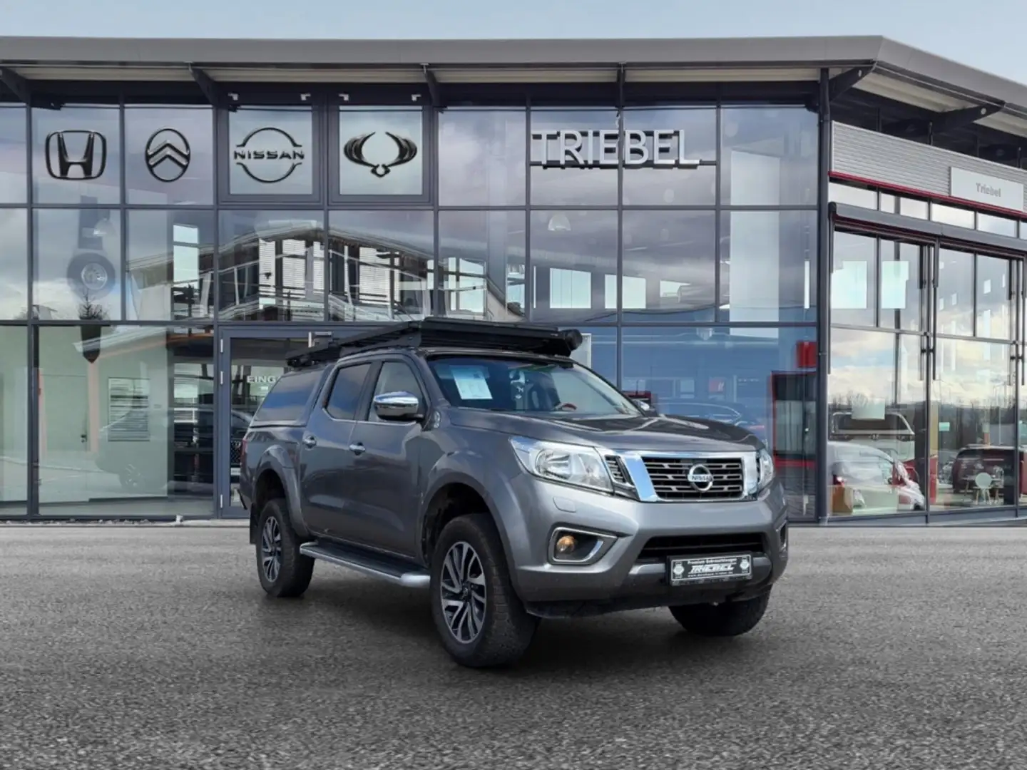 Nissan Navara N-Connecta DC °Dachplattform°Höherlegung° Gris - 2