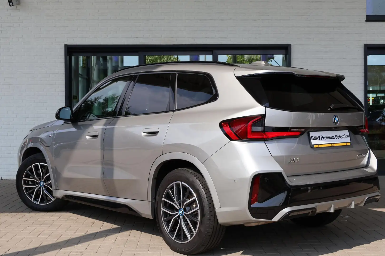 BMW X1 xDrive25e | M Sportpakket | Harman Kardon | Trekha Gris - 2