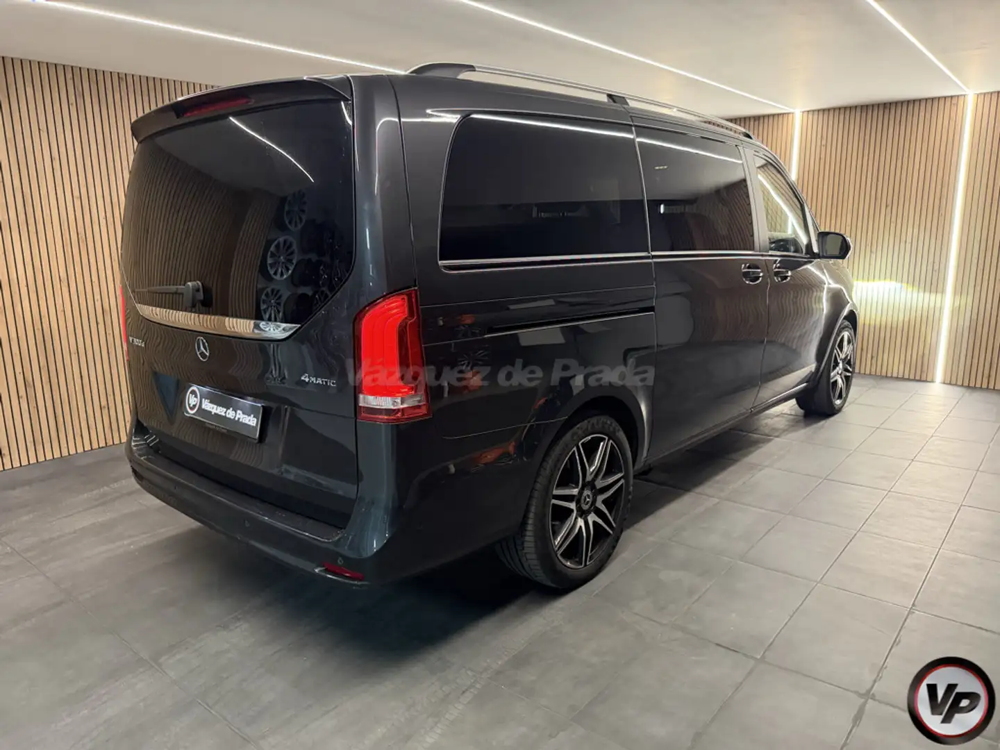 Mercedes-Benz V 300 d Largo AMG 4Matic Airmatic 360º Burmester Gris - 2