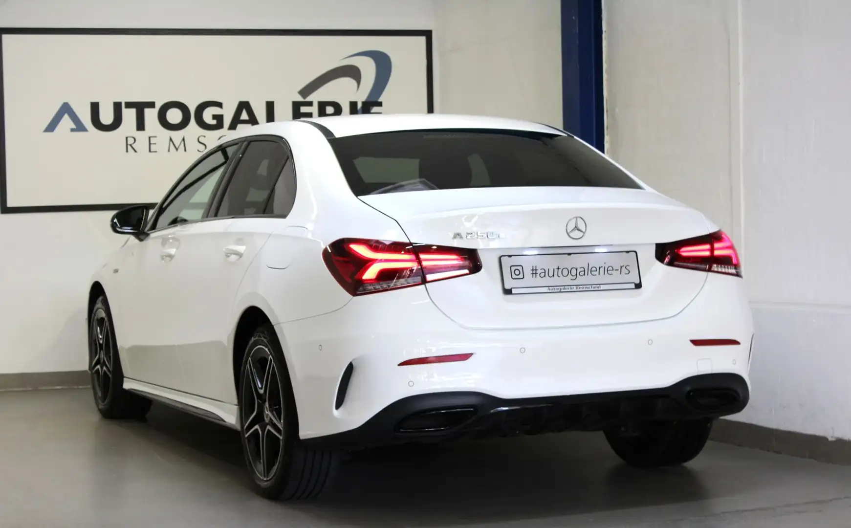 Mercedes-Benz A 250 e Limousine*AMG LINE*MBUX*NIGHT*AMBIENTE* Blanc - 1