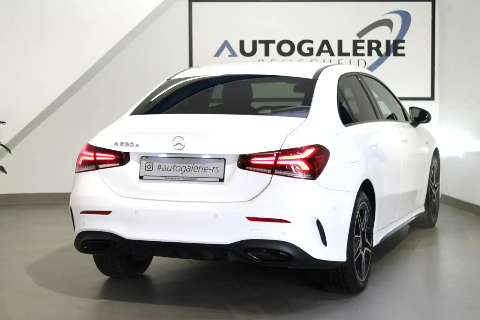 Mercedes-Benz A 250 e Limousine*AMG LINE*MBUX*NIGHT*AMBIENTE* Blanc - 2