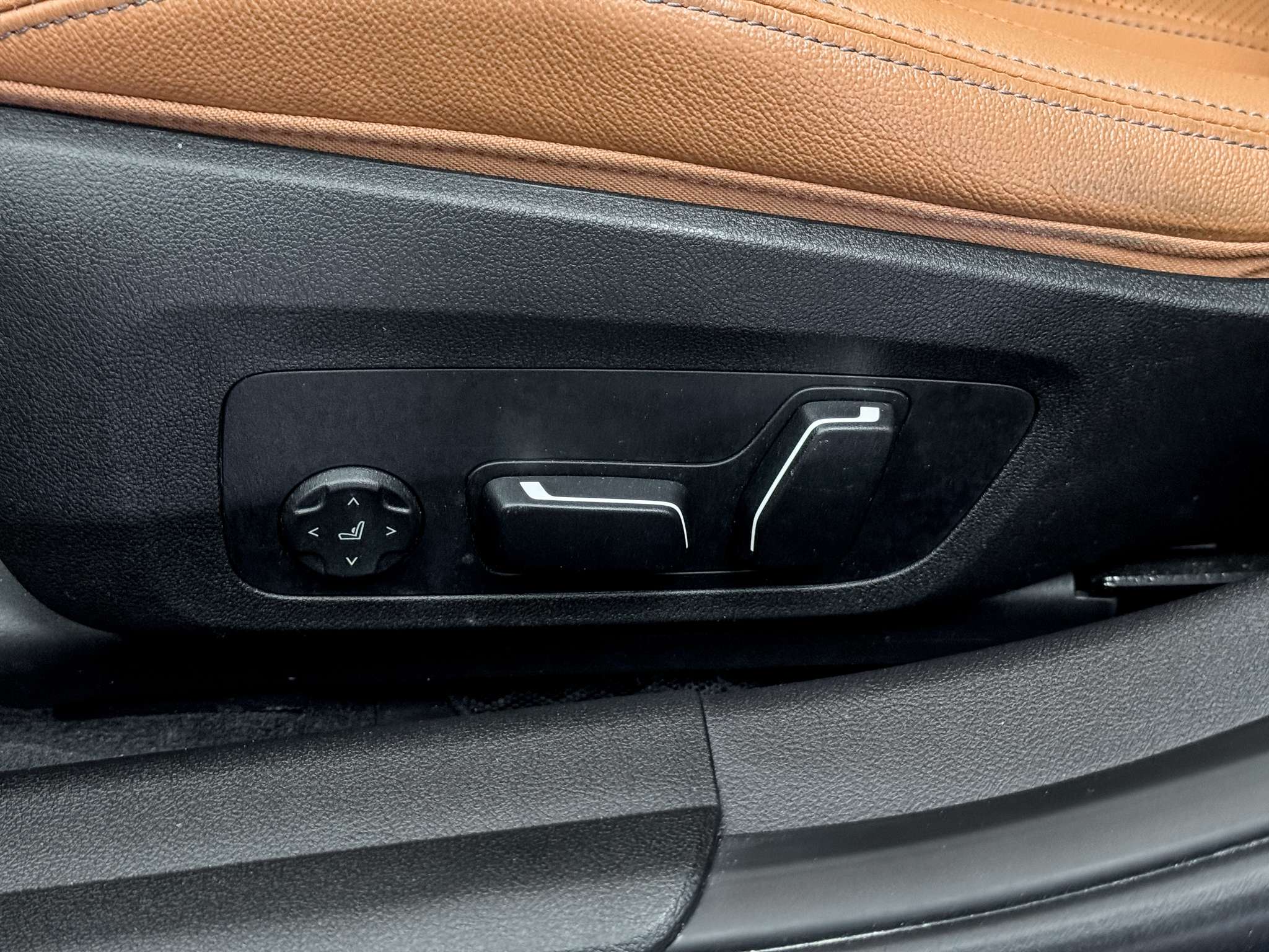 2024 BMW 3 Series 330e xDrive Plug-In Hybrid | LTHR STS | SUNROOF | thumb 28