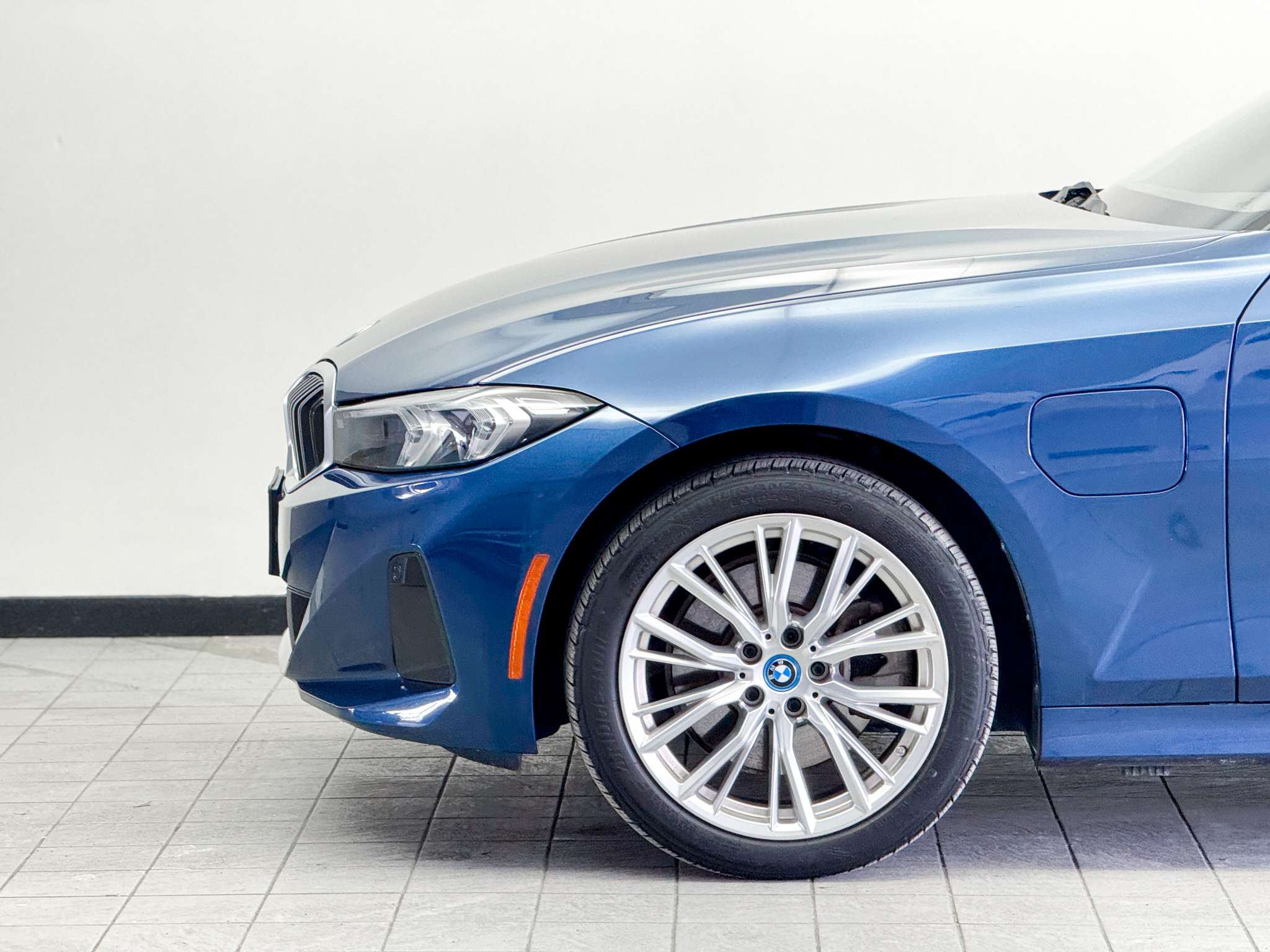 2024 BMW 3 Series 330e xDrive Plug-In Hybrid | LTHR STS | SUNROOF | alt 3