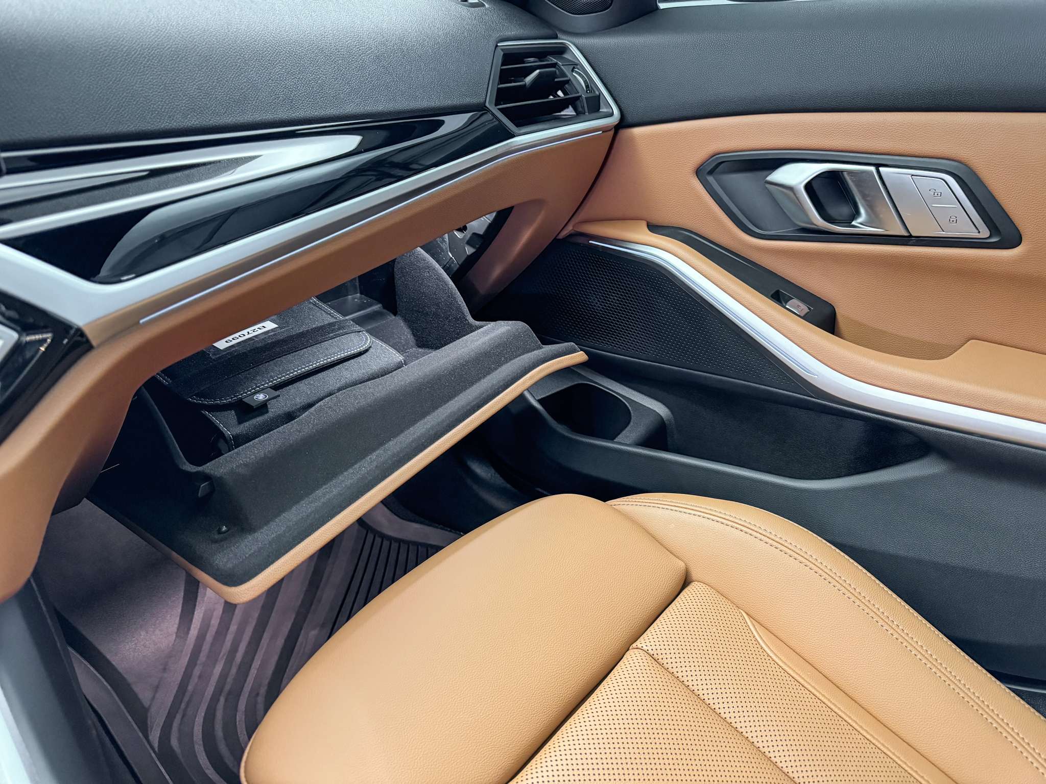 2024 BMW 3 Series 330e xDrive Plug-In Hybrid | LTHR STS | SUNROOF | thumb 26