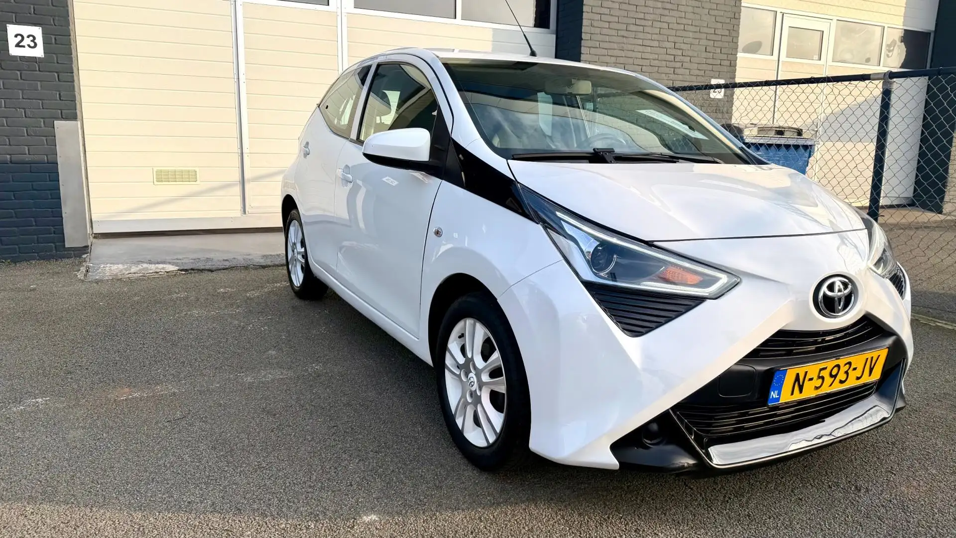 Toyota Aygo 1.0 VVT-i x-play | Camera | Airco | Nette Auto Blanc - 2