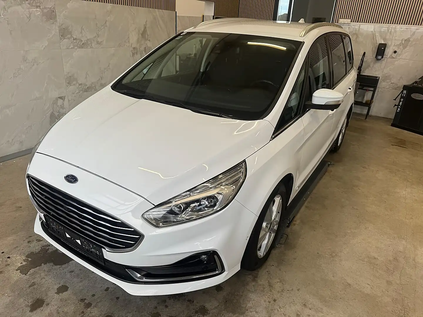Ford Galaxy 2,0 EcoBlue SCR AWD Titanium Aut. LED SCHEINWER... Weiß - 1