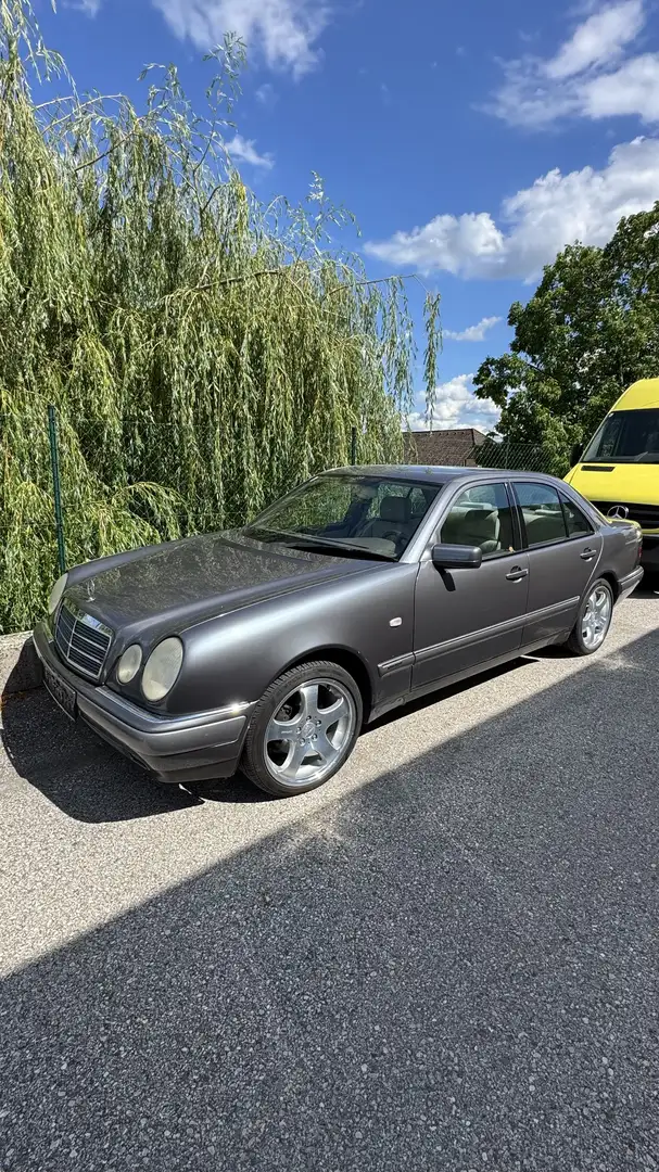 Mercedes-Benz E 300 D Elegance 136ps OM606 - 1