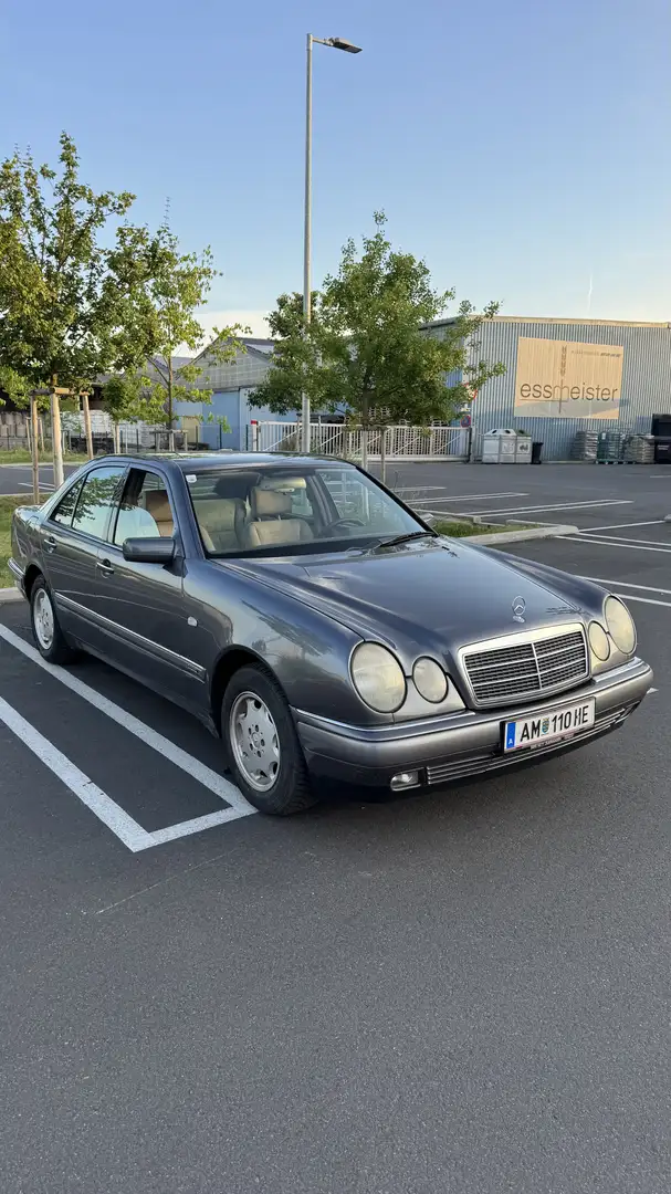 Mercedes-Benz E 300 D Elegance - 2