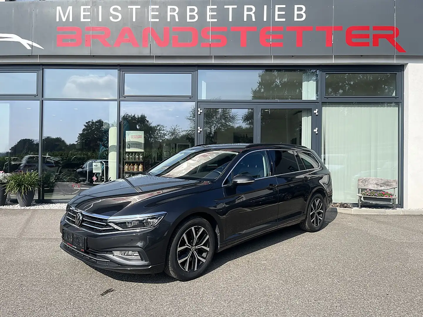 Volkswagen Passat Variant Business 2,0 SCR TDI DSG Grau - 1