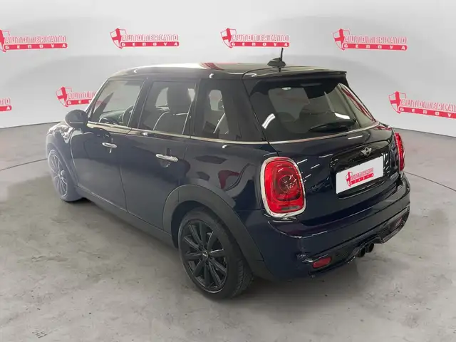 Mini Cooper Cooper view 2