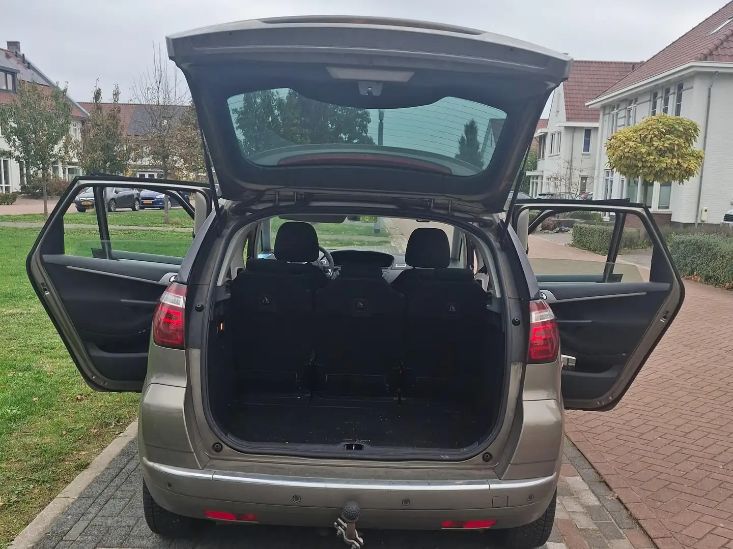 Citroen C4 Picasso C4 Picasso 1.6 e-HDi Tend. EGS Bruin - 1