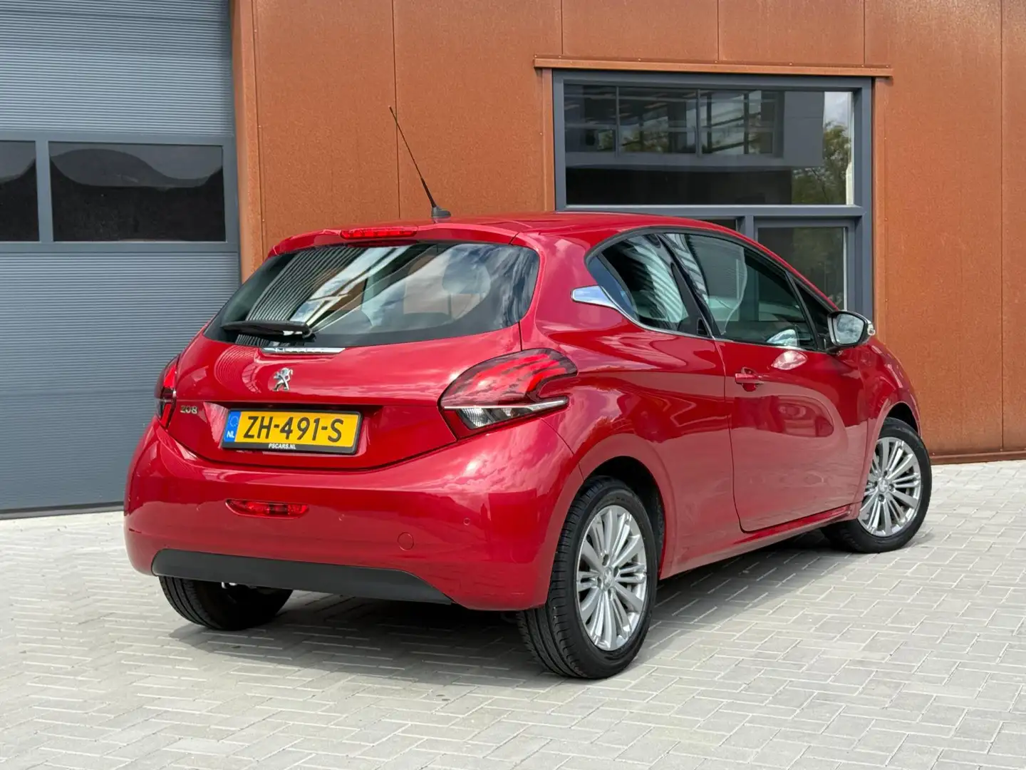 Peugeot 208 1.2 PureTech GT-line | 110 PK | Dealer | CarPlay | Rood - 2