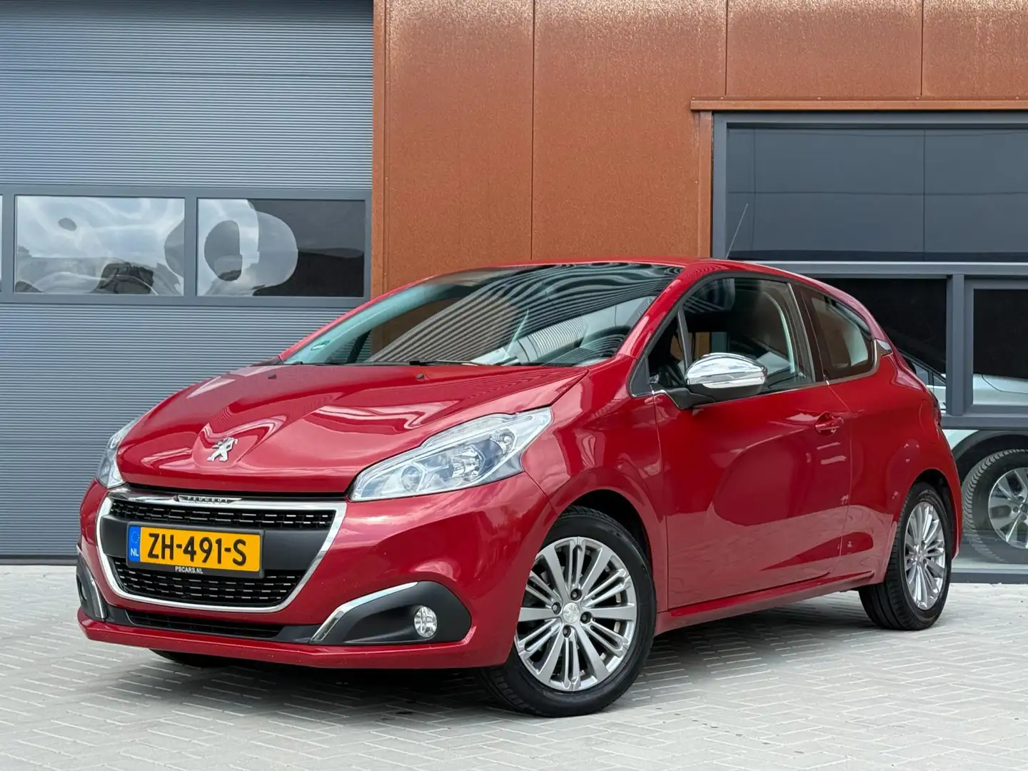 Peugeot 208 1.2 PureTech GT-line | 110 PK | Dealer | CarPlay | Rood - 1