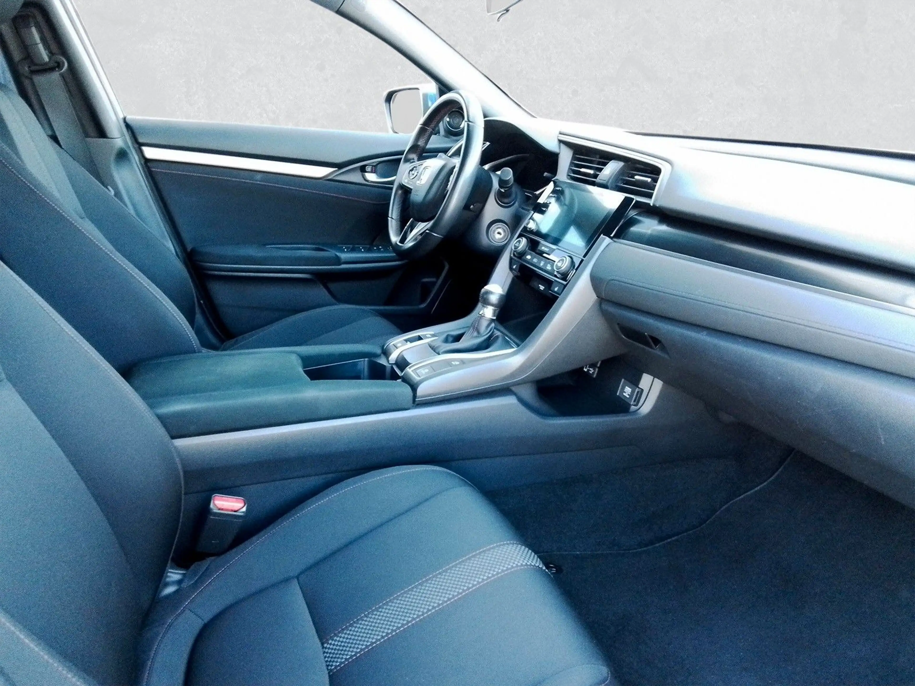 Honda Civic 1.0 Comfort Sport Line — photo 3