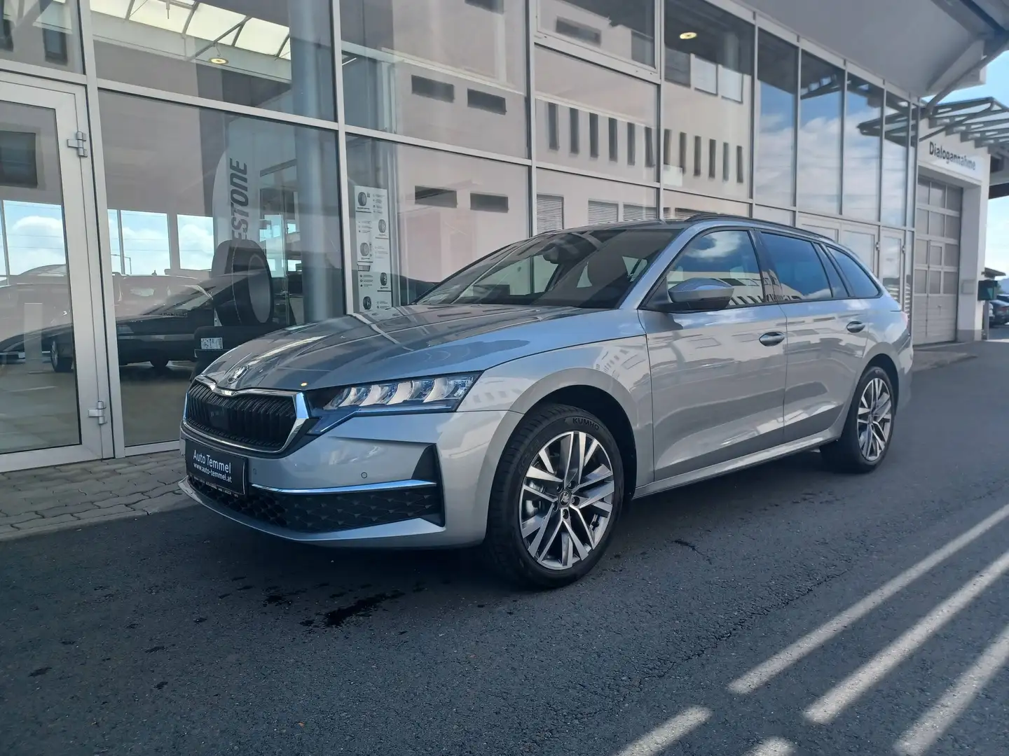 Skoda Octavia 1.5 TSI 85 kW Selection Silber - 2