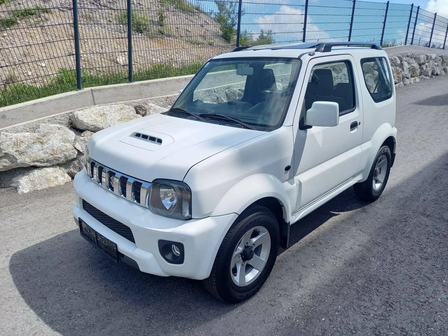 Suzuki Jimny Jimny 1,3 VXU L2 special Aut. VXU special Weiß - 1