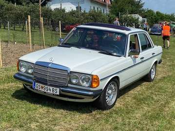 230 E W123