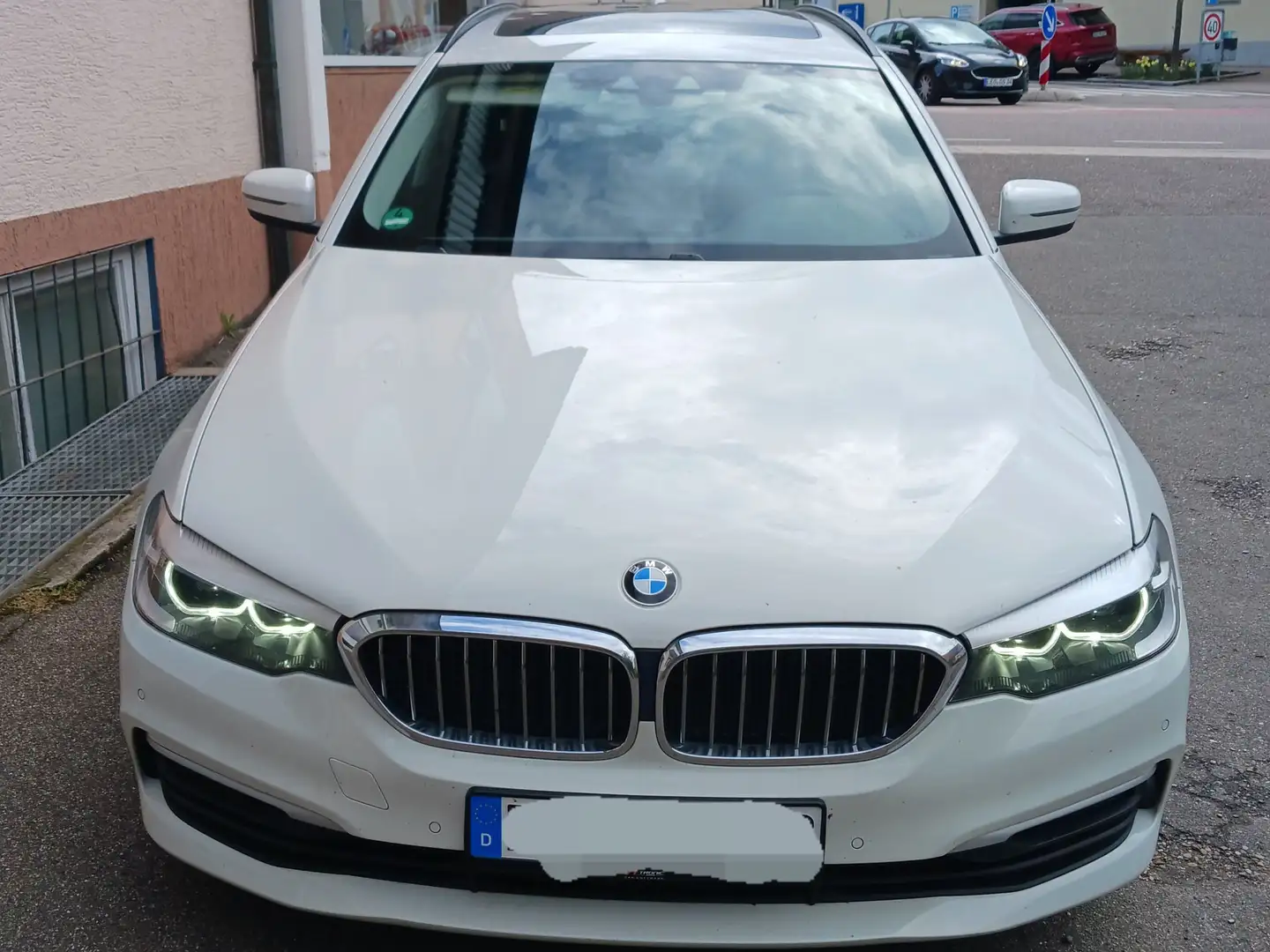 BMW 530 530i xDrive Luxury Laine Touring Panorama dah Blanc - 1