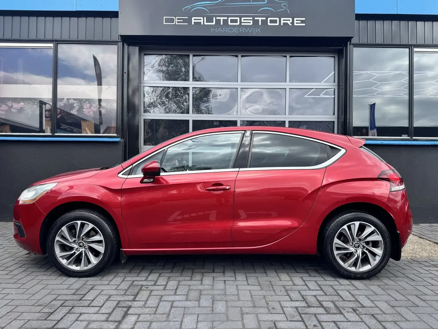 Citroen DS4 1.6 So Chic Automaat Airco Cruise Pdc pano Raam Tr Rot - 2