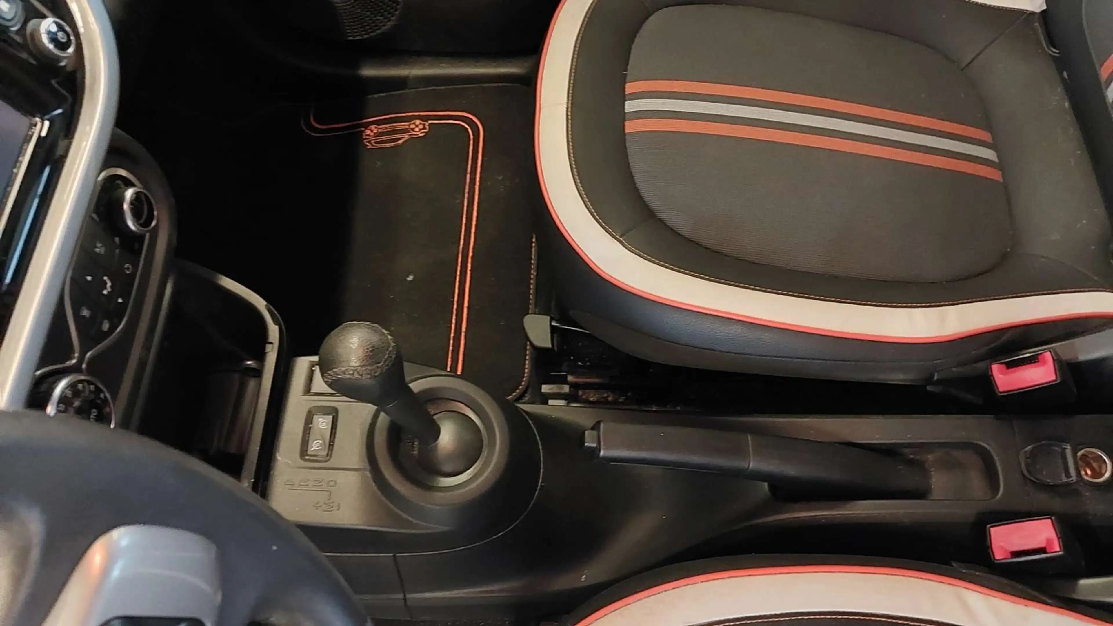 Renault Twingo GT — photo 10