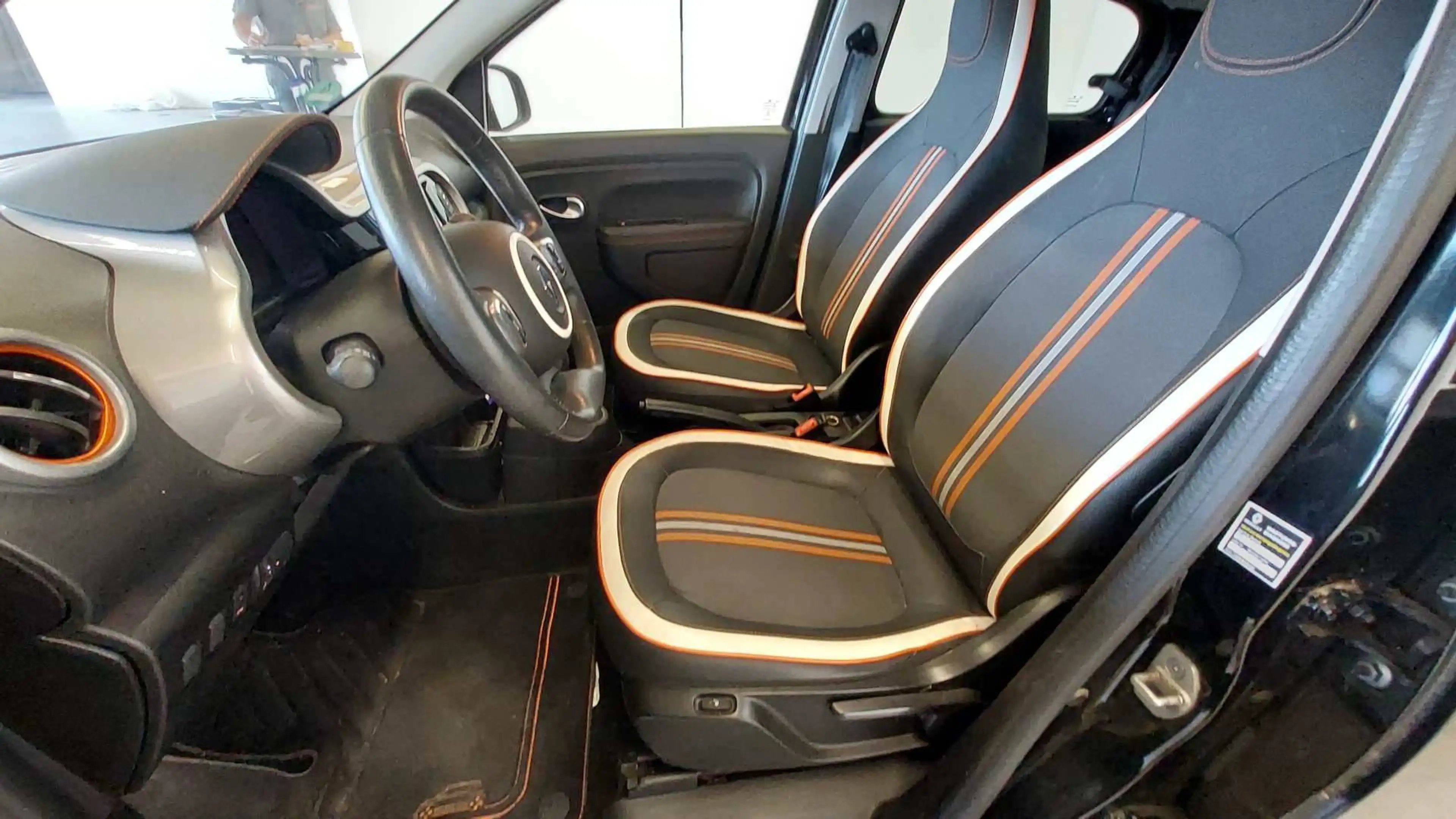 Renault Twingo GT — photo 11