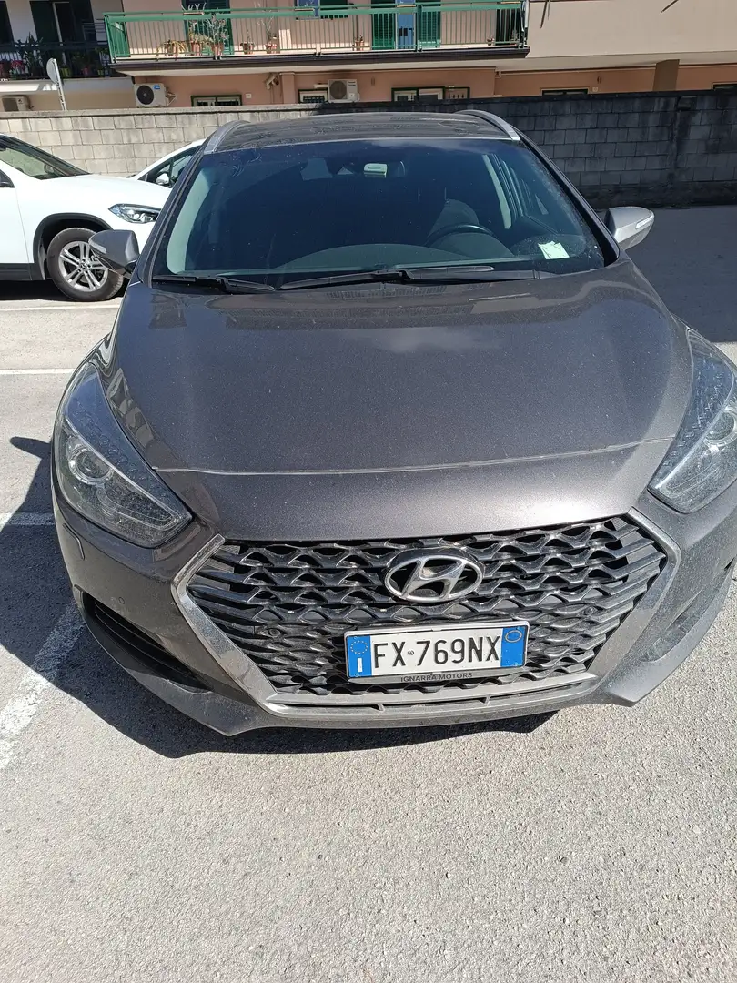 Hyundai i40 i40 2019 Wagon 1.6 crdi Business Deluxe 136cv Pack Gris - 1