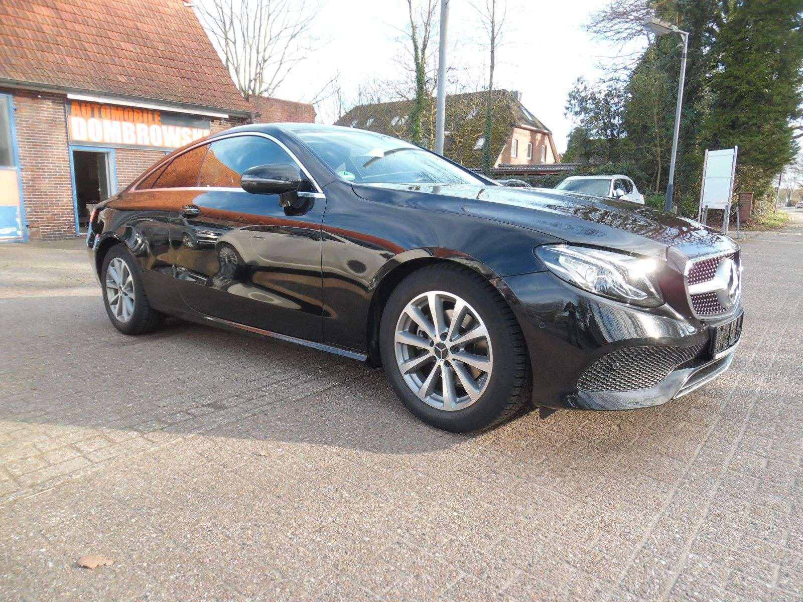 Second hand Mercedes Benz E-Class 200