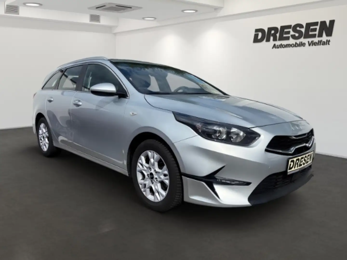 Kia Ceed SW / cee'd SW Vision 1.5 NAVI,KLIMAAUTO,SITZHZG,DAB,KAMERA,CARPL Argintiu - 2