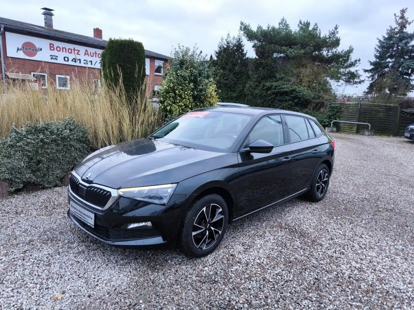 Skoda Scala 1.0 TSI Ambition *AHK,Klima,Sitzhzg,APP* Schwarz - 1