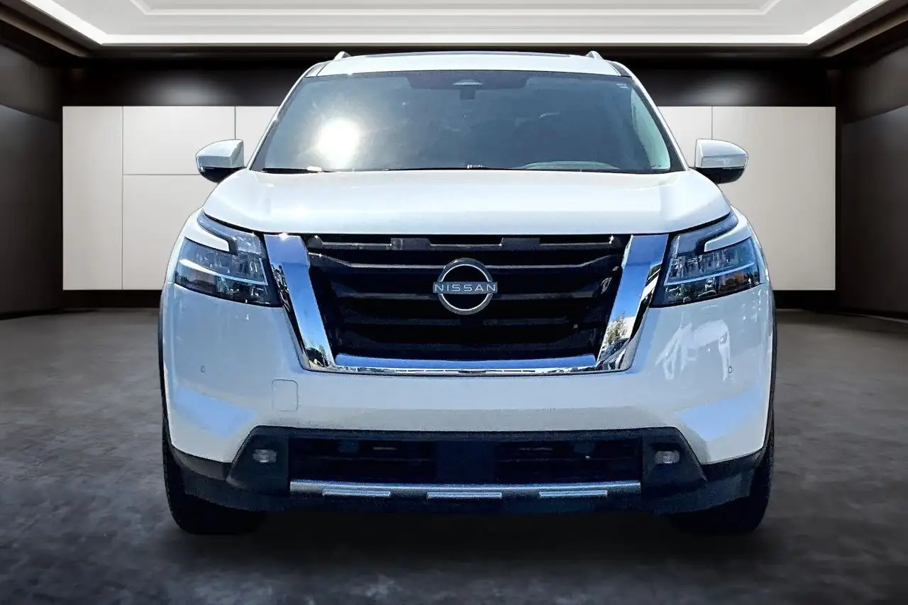 Nissan Pathfinder снимка Nissan Pathfinder