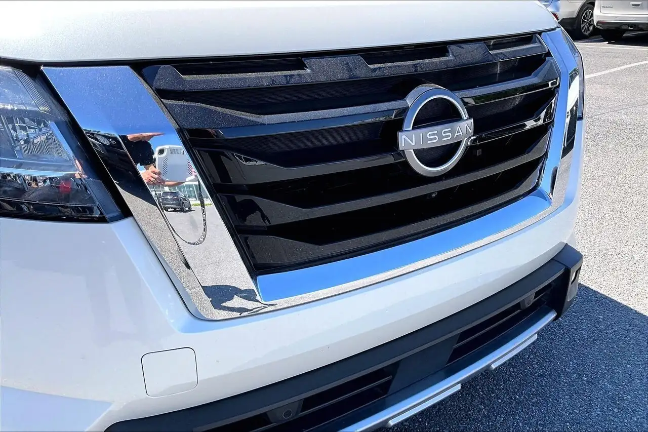 Nissan Pathfinder снимка Nissan Pathfinder