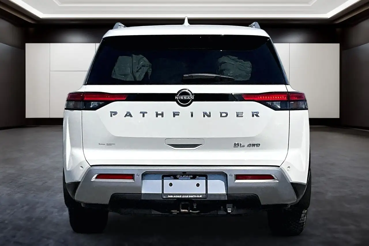 Nissan Pathfinder снимка Nissan Pathfinder