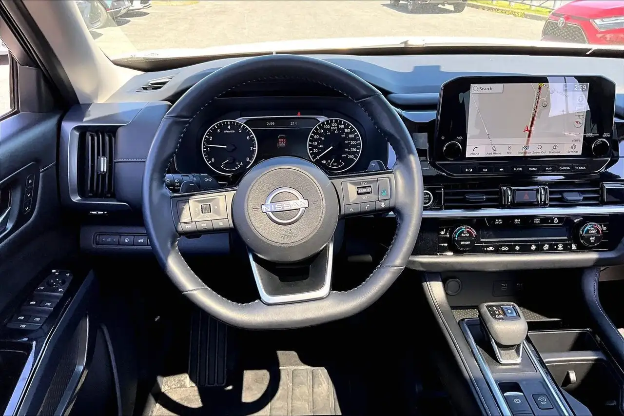 Nissan Pathfinder снимка Nissan Pathfinder