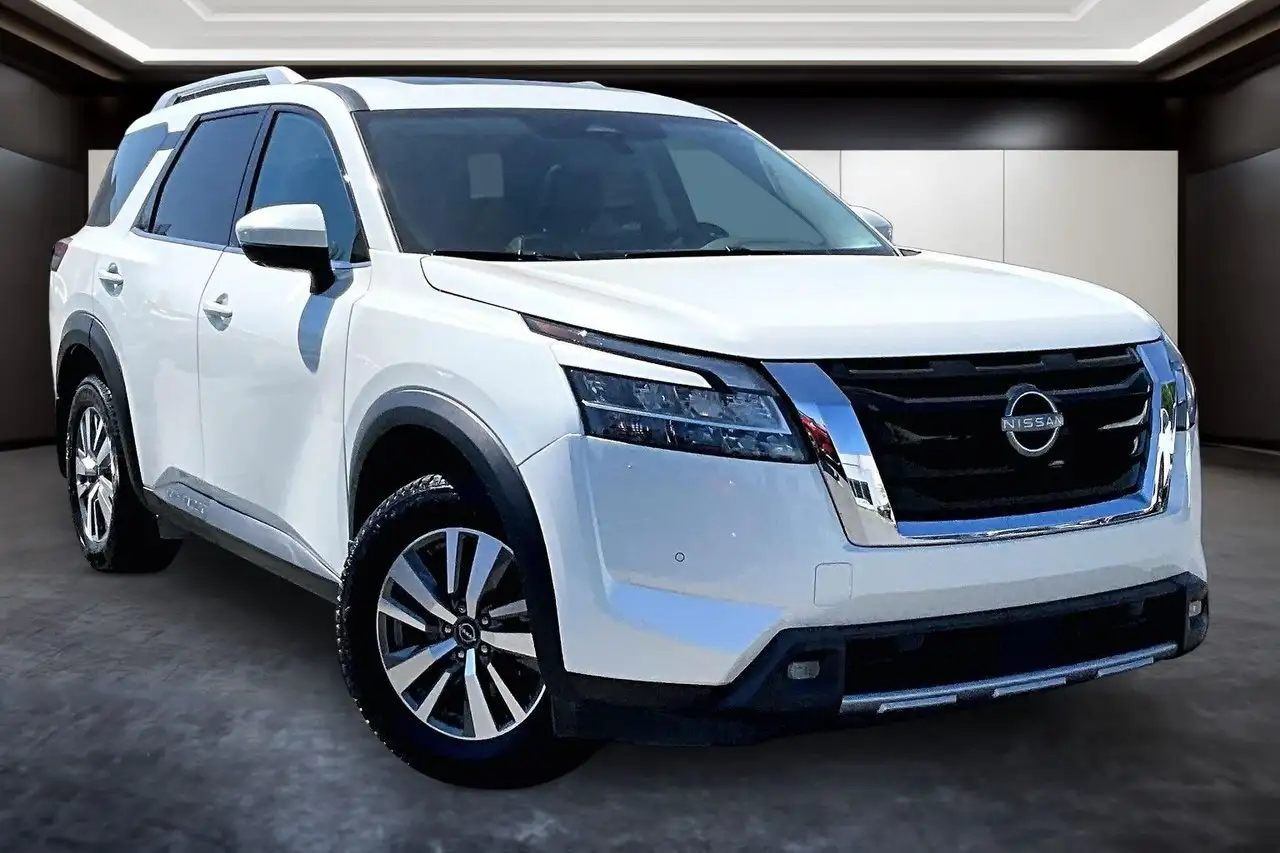 Nissan Pathfinder снимка Nissan Pathfinder